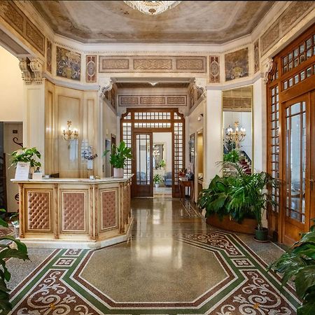 Hotel Villa Elena ヴァラッツェ エクステリア 写真