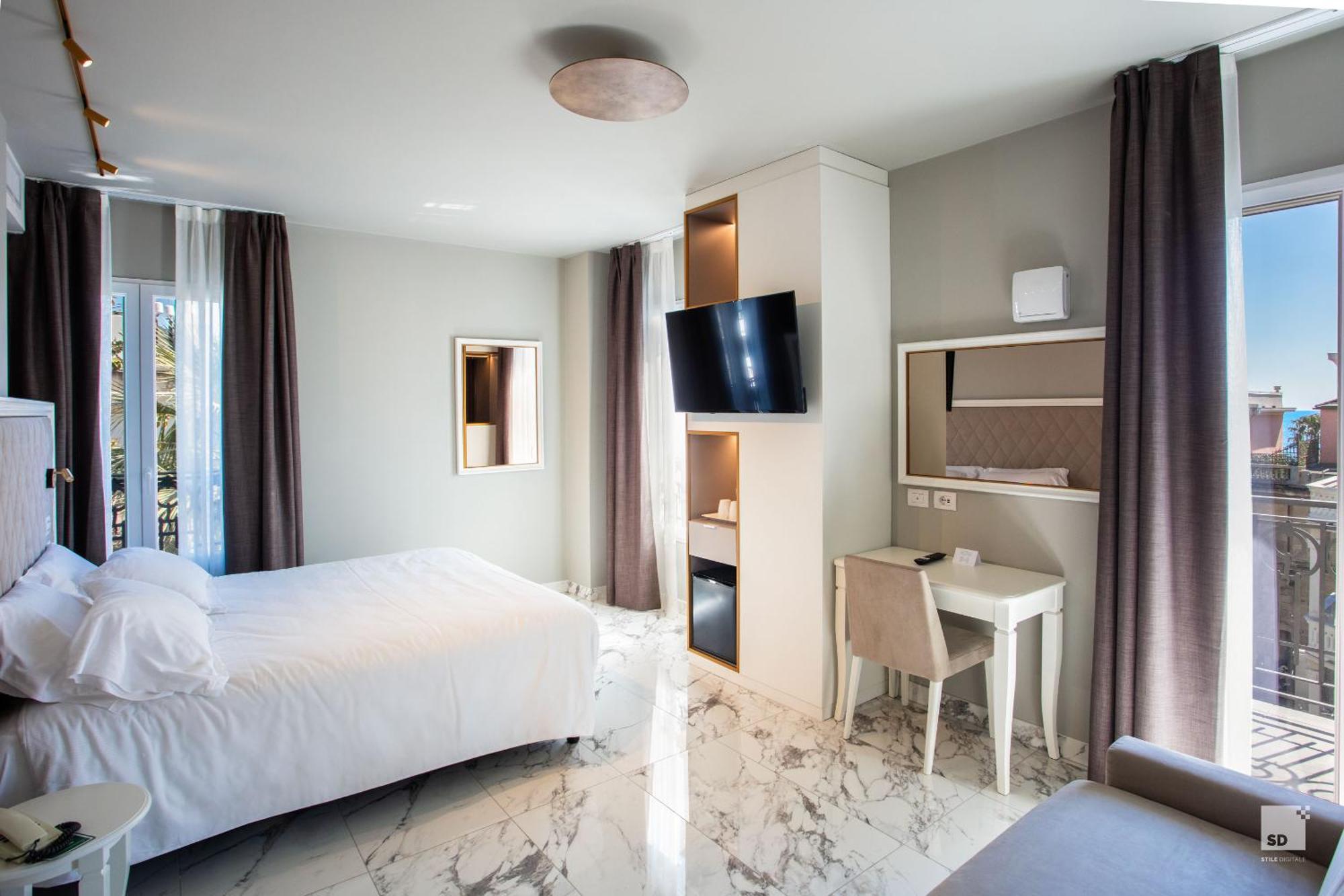 Hotel Villa Elena ヴァラッツェ エクステリア 写真