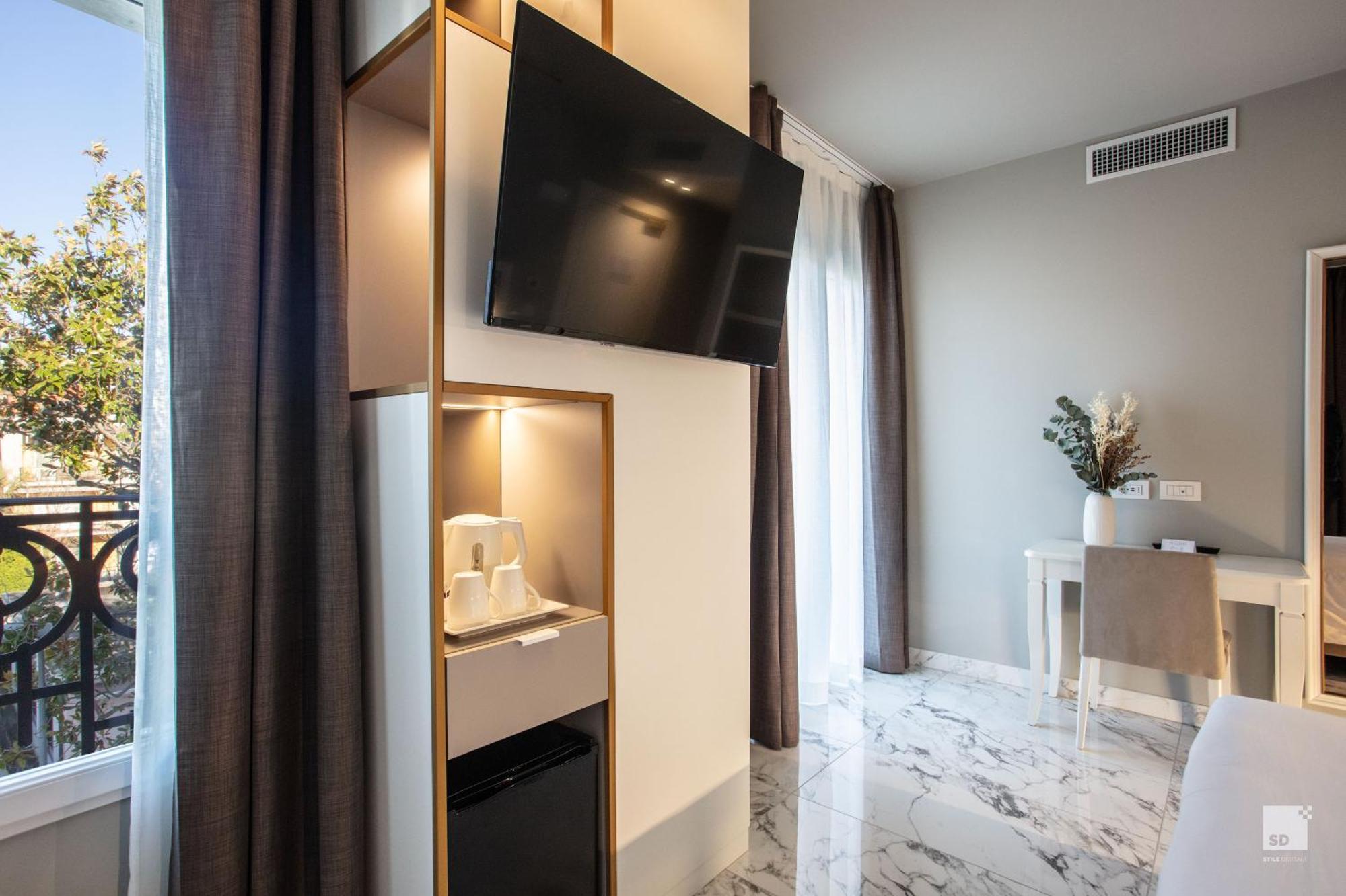 Hotel Villa Elena ヴァラッツェ エクステリア 写真