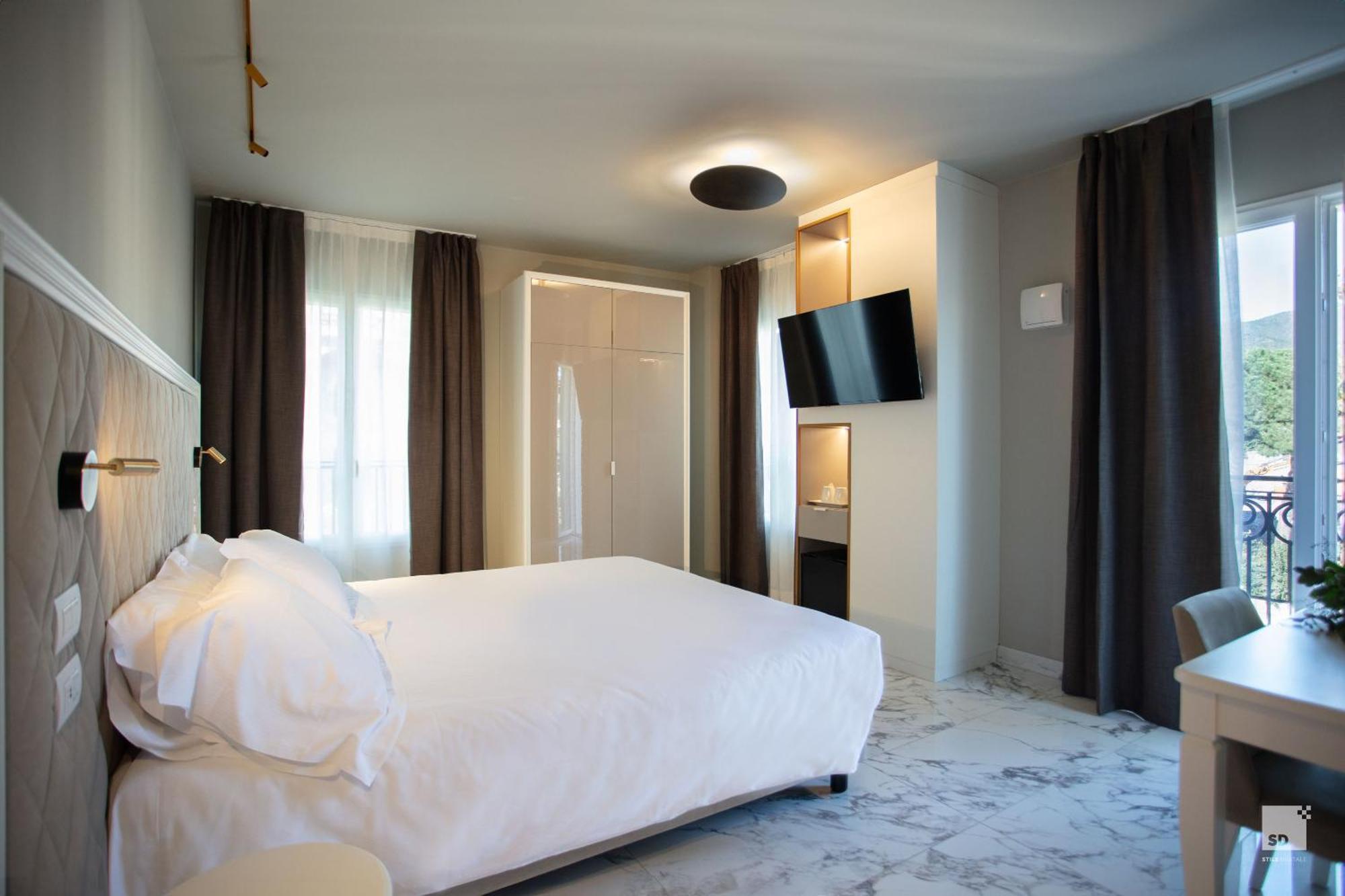 Hotel Villa Elena ヴァラッツェ エクステリア 写真