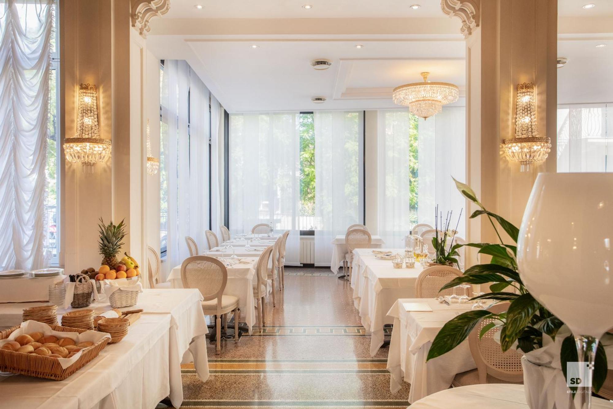 Hotel Villa Elena ヴァラッツェ エクステリア 写真