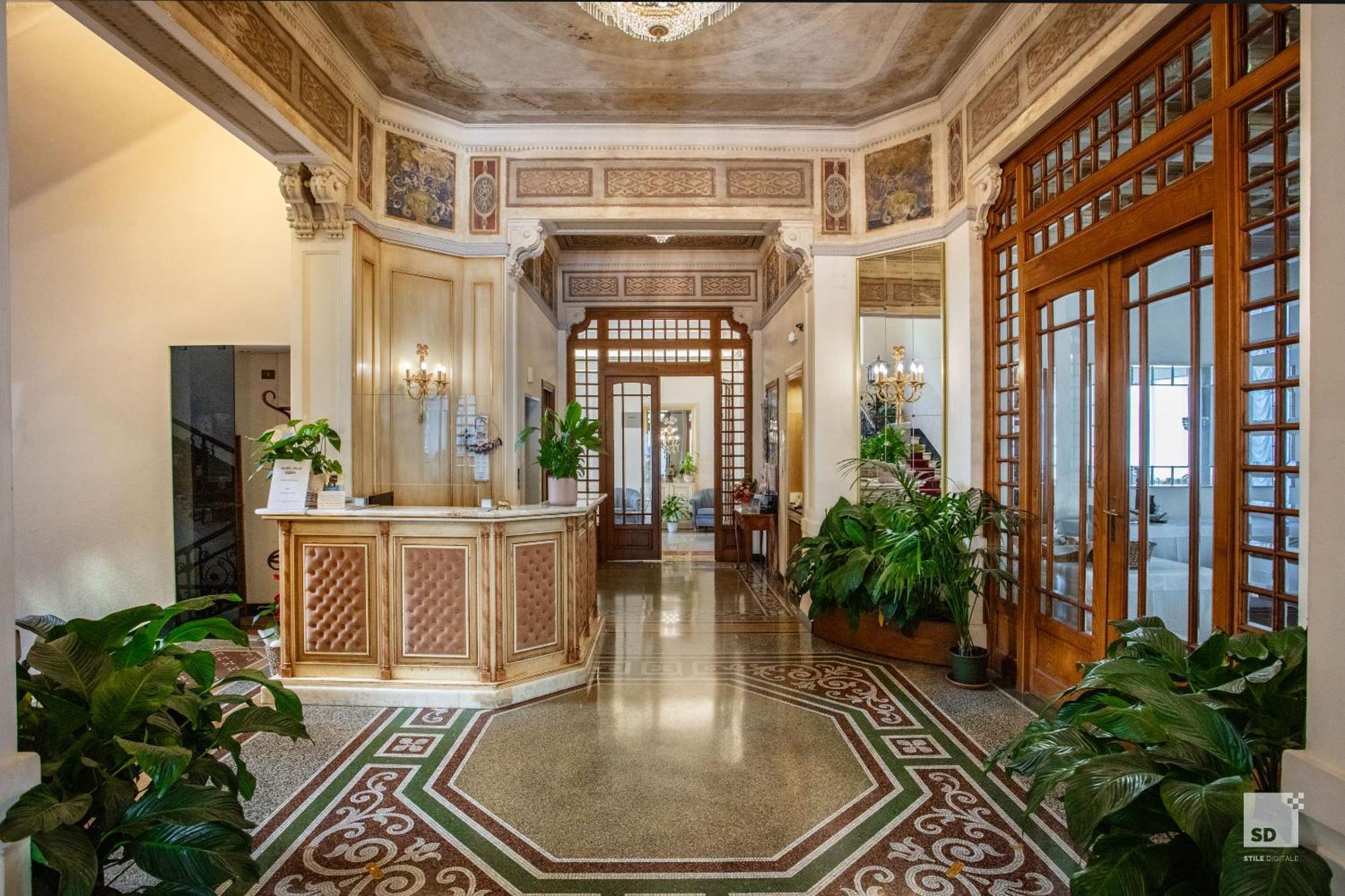 Hotel Villa Elena ヴァラッツェ エクステリア 写真