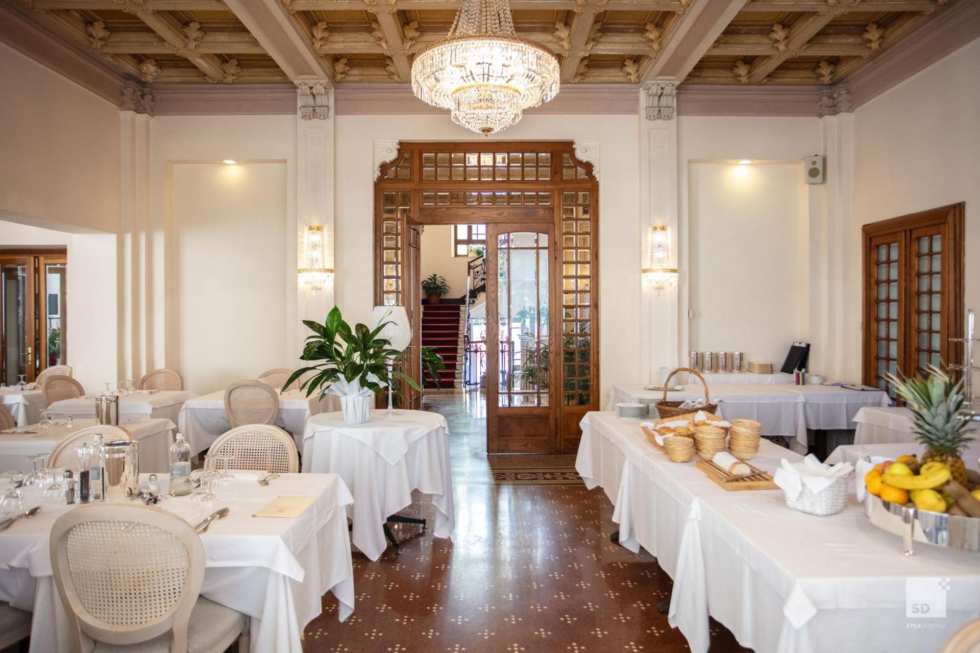 Hotel Villa Elena ヴァラッツェ エクステリア 写真