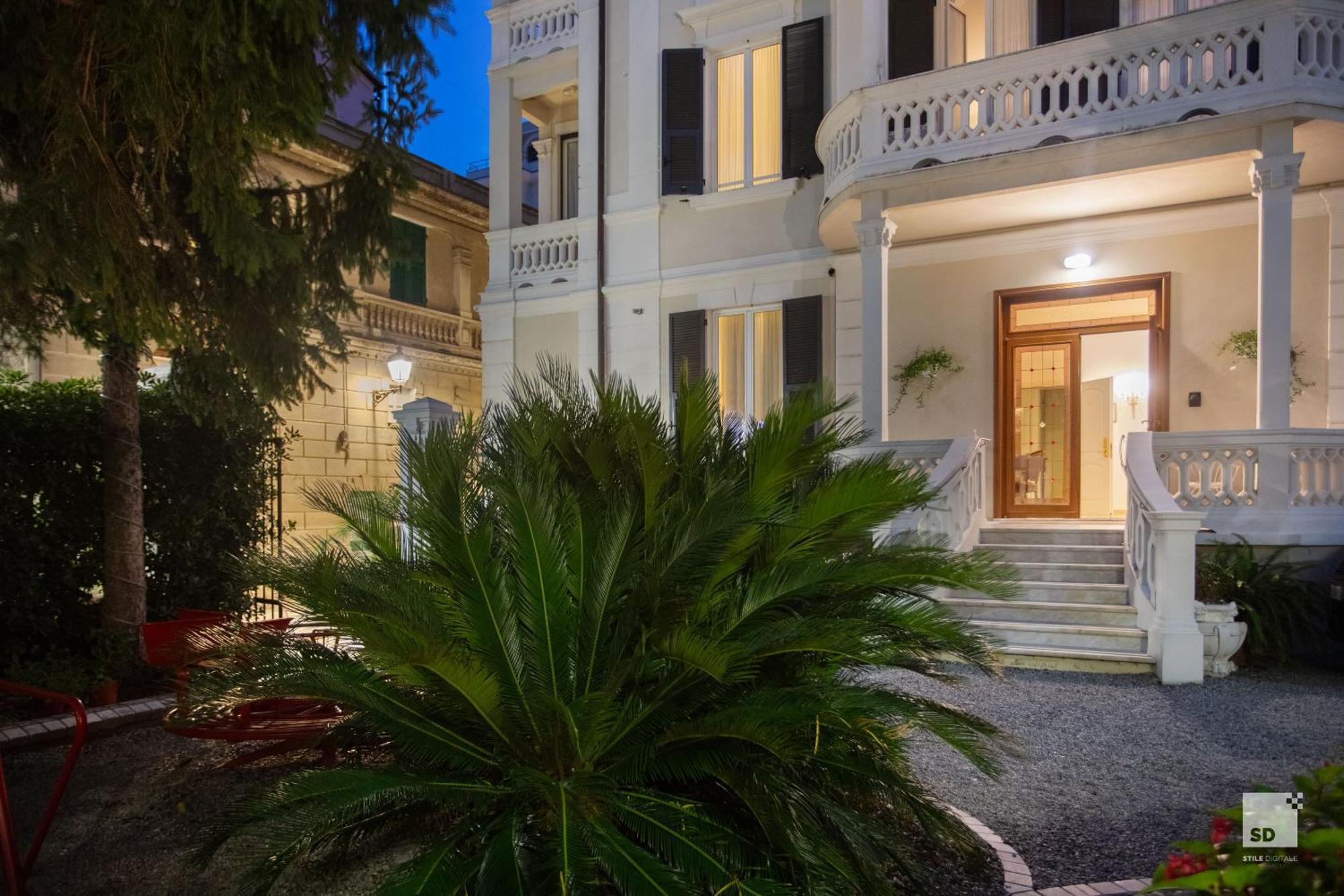 Hotel Villa Elena ヴァラッツェ エクステリア 写真