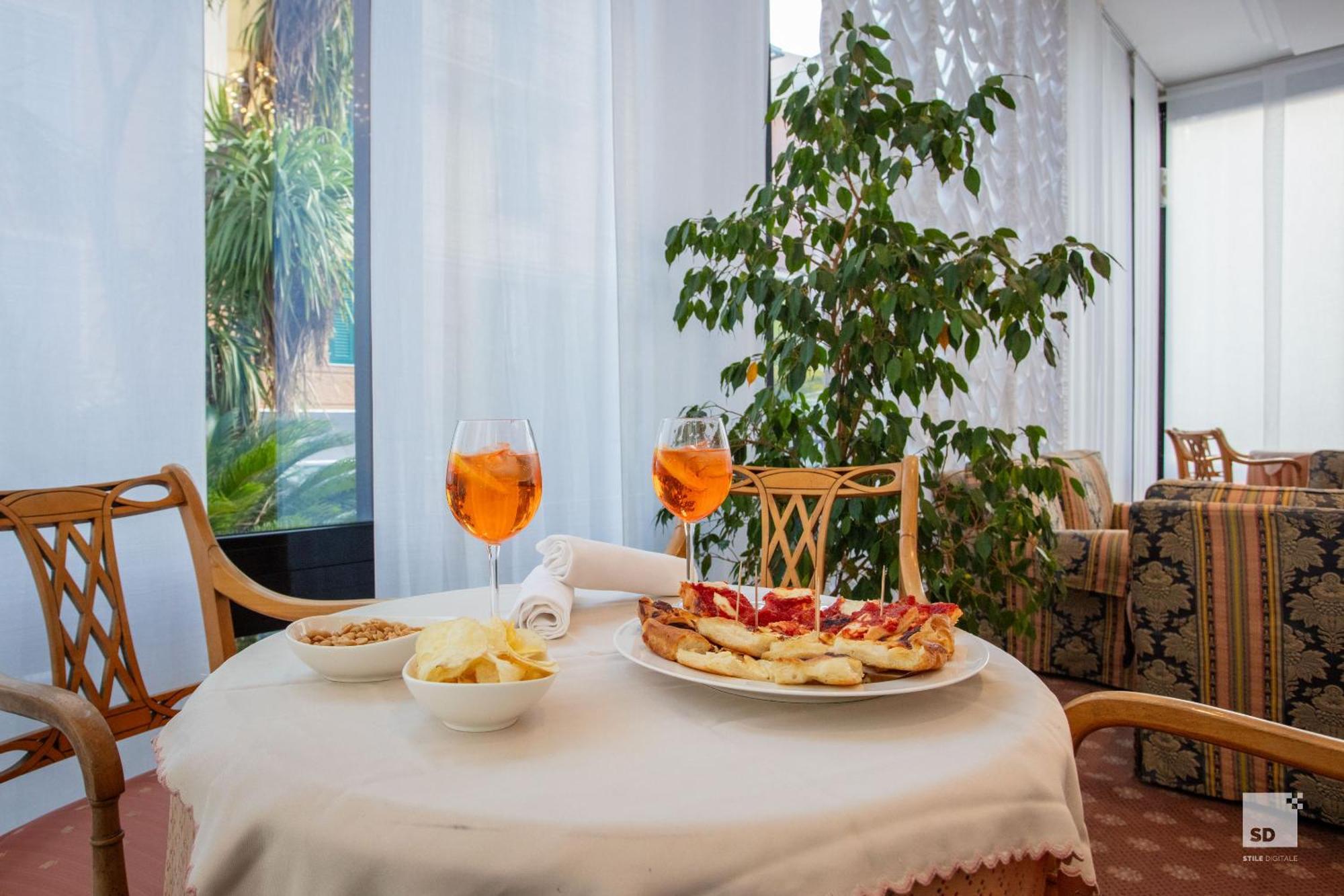 Hotel Villa Elena ヴァラッツェ エクステリア 写真