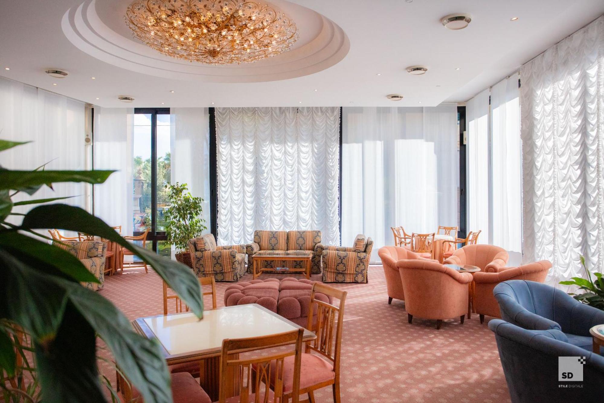Hotel Villa Elena ヴァラッツェ エクステリア 写真