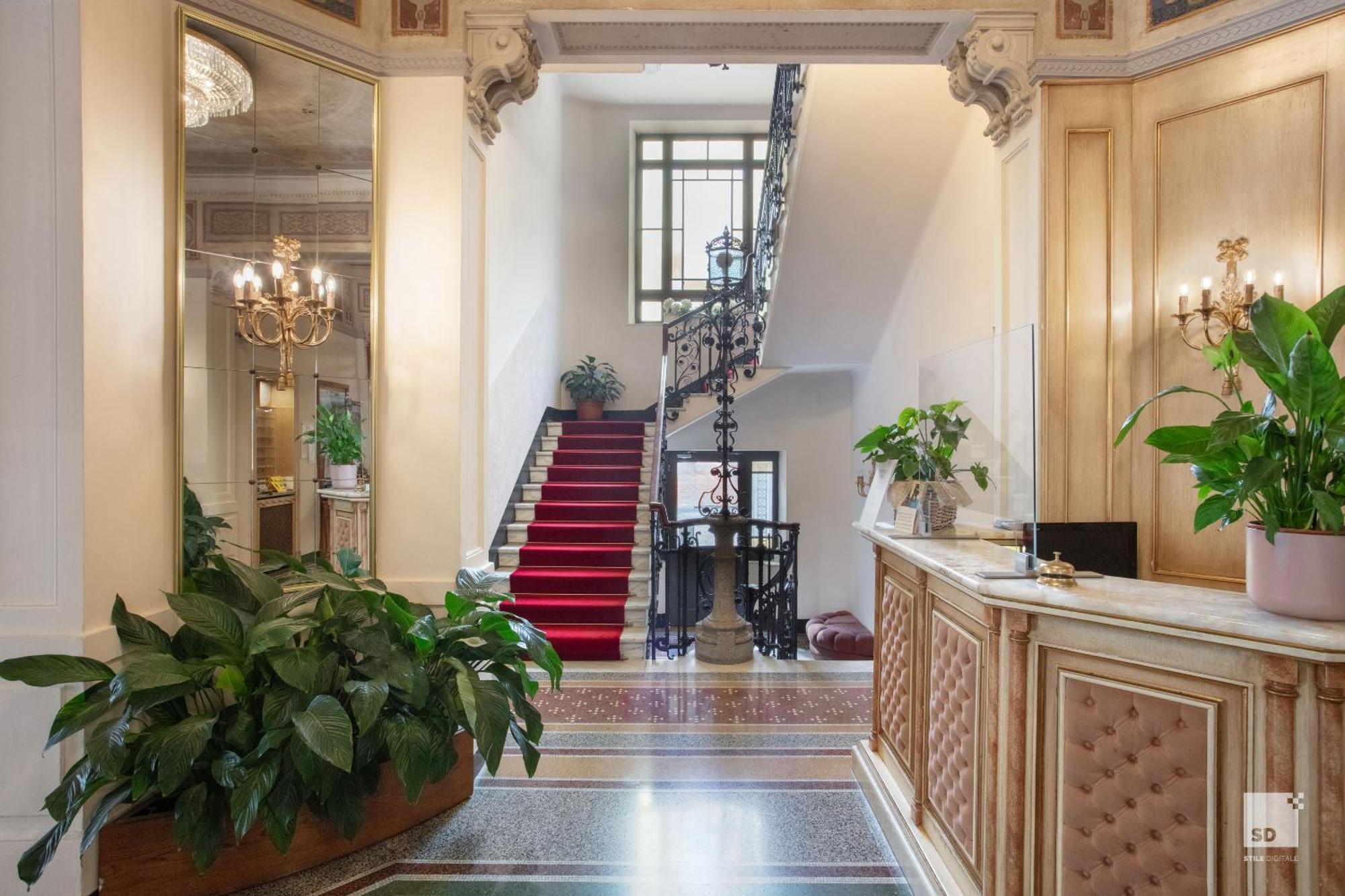 Hotel Villa Elena ヴァラッツェ エクステリア 写真