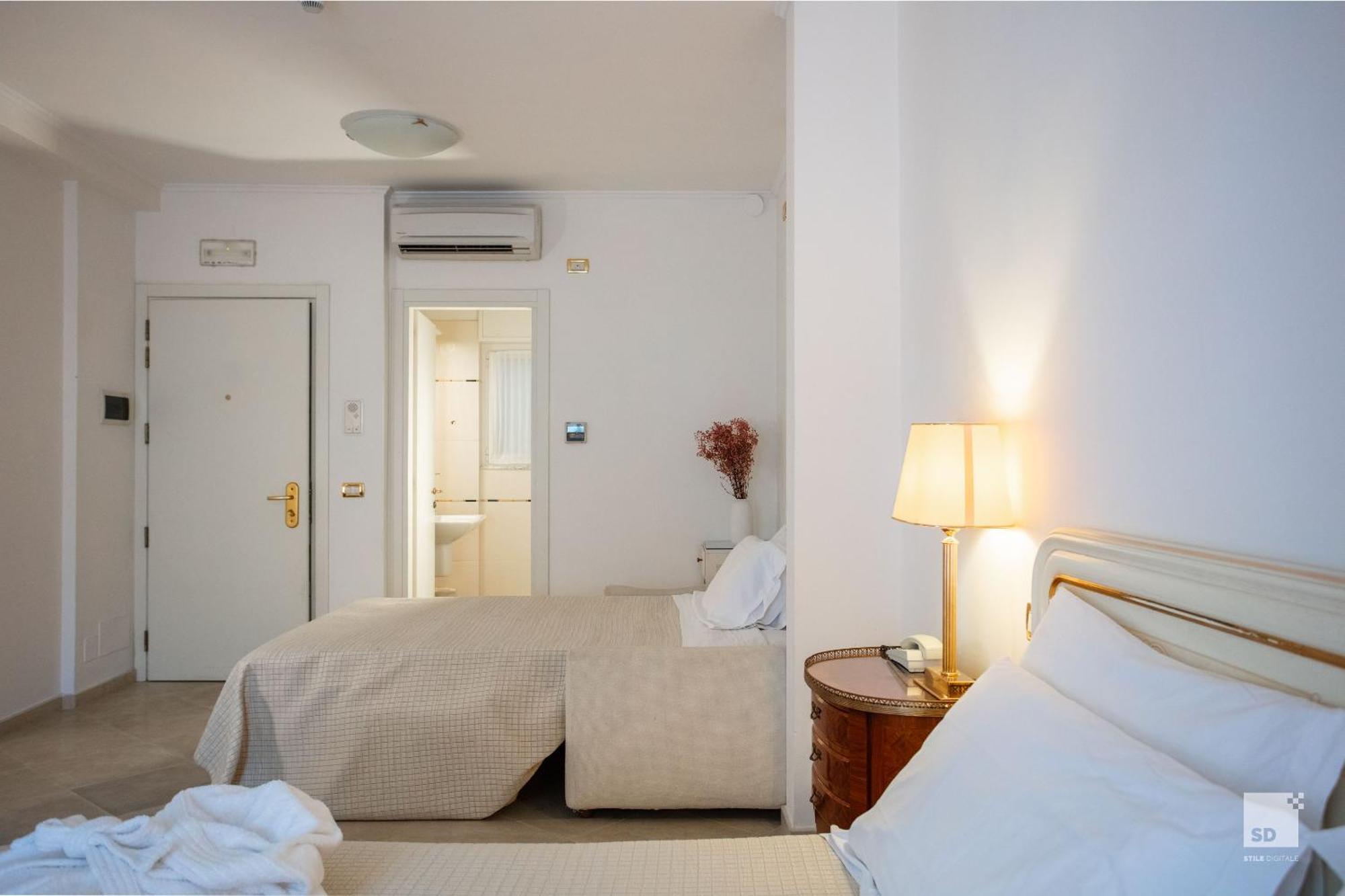 Hotel Villa Elena ヴァラッツェ エクステリア 写真