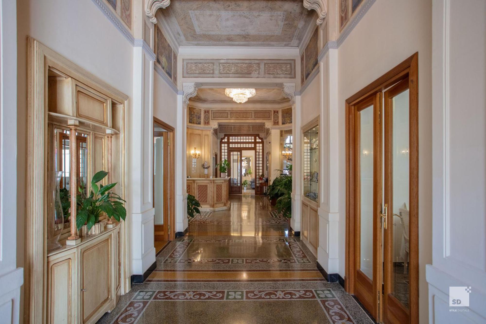 Hotel Villa Elena ヴァラッツェ エクステリア 写真