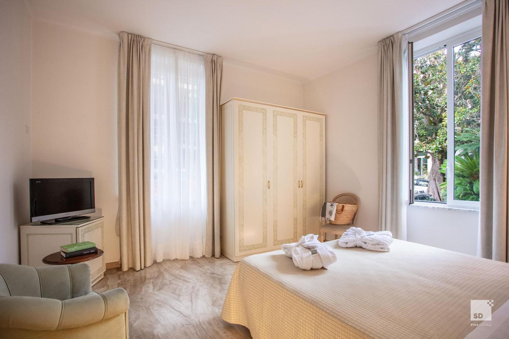 Hotel Villa Elena ヴァラッツェ エクステリア 写真