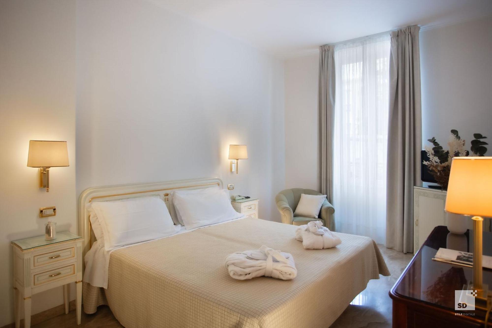 Hotel Villa Elena ヴァラッツェ エクステリア 写真