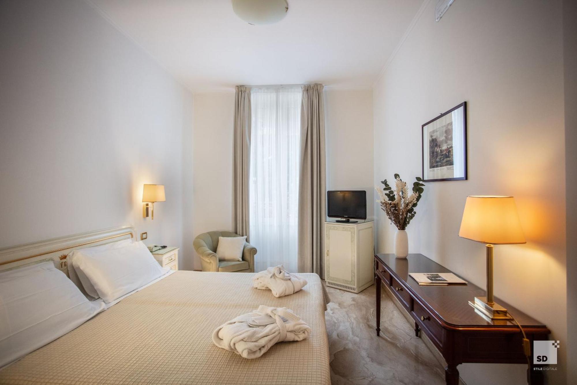 Hotel Villa Elena ヴァラッツェ エクステリア 写真