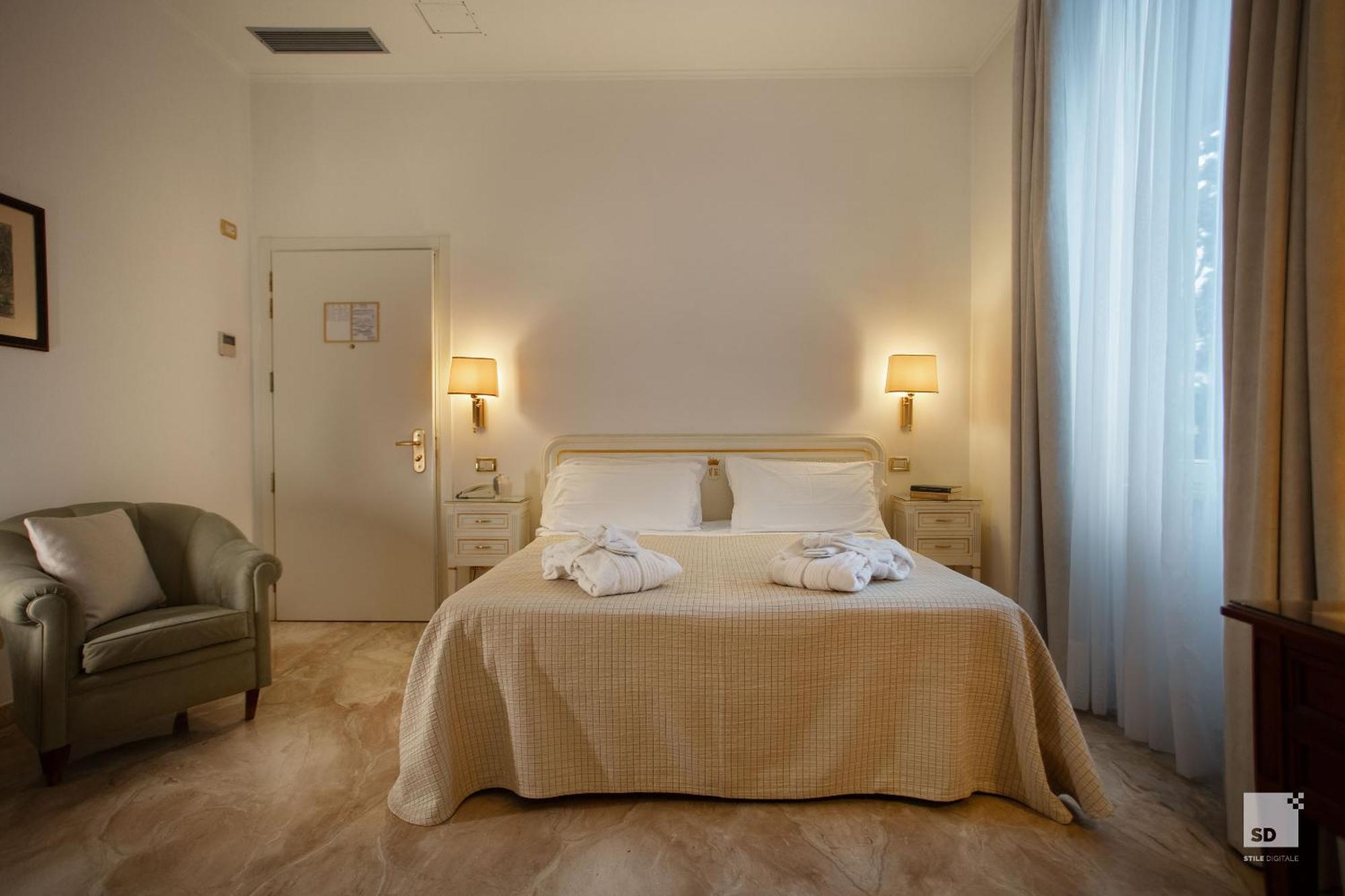 Hotel Villa Elena ヴァラッツェ エクステリア 写真