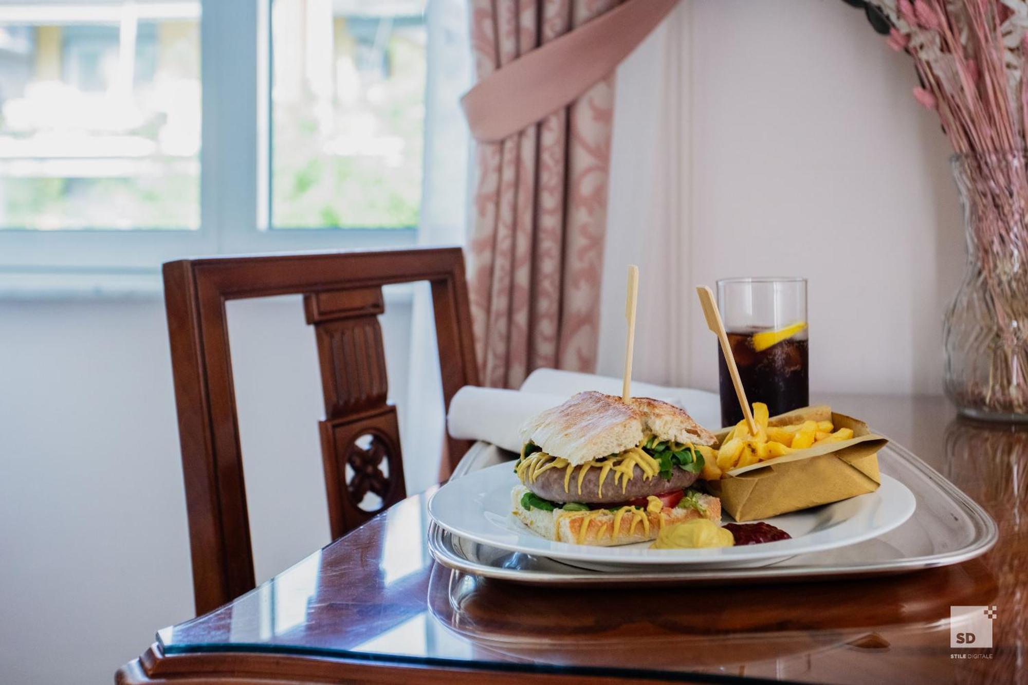 Hotel Villa Elena ヴァラッツェ エクステリア 写真