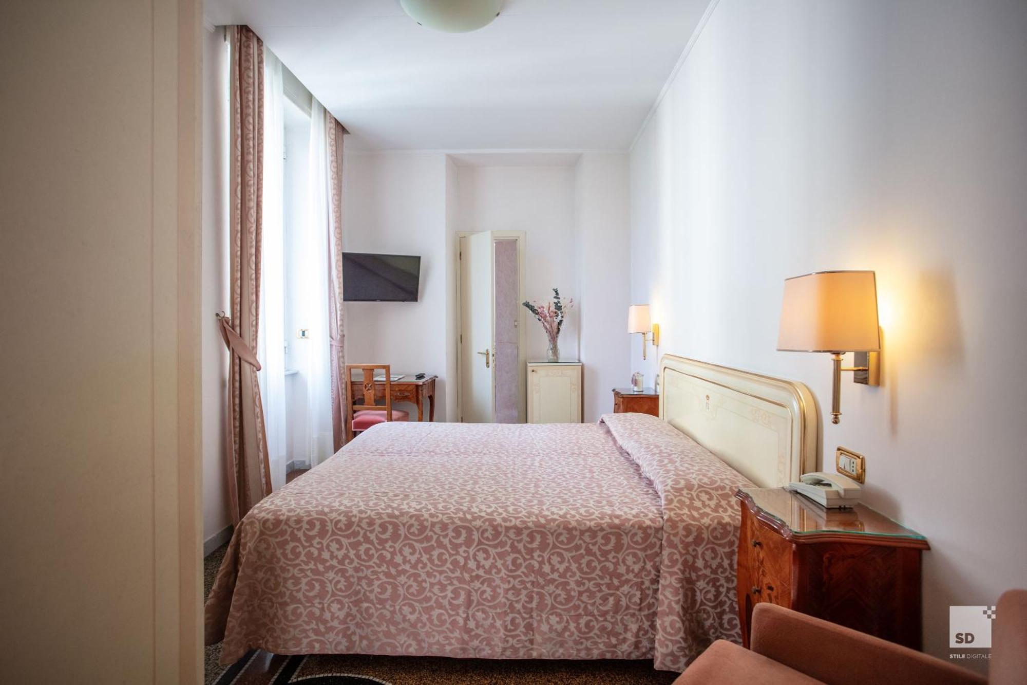 Hotel Villa Elena ヴァラッツェ エクステリア 写真