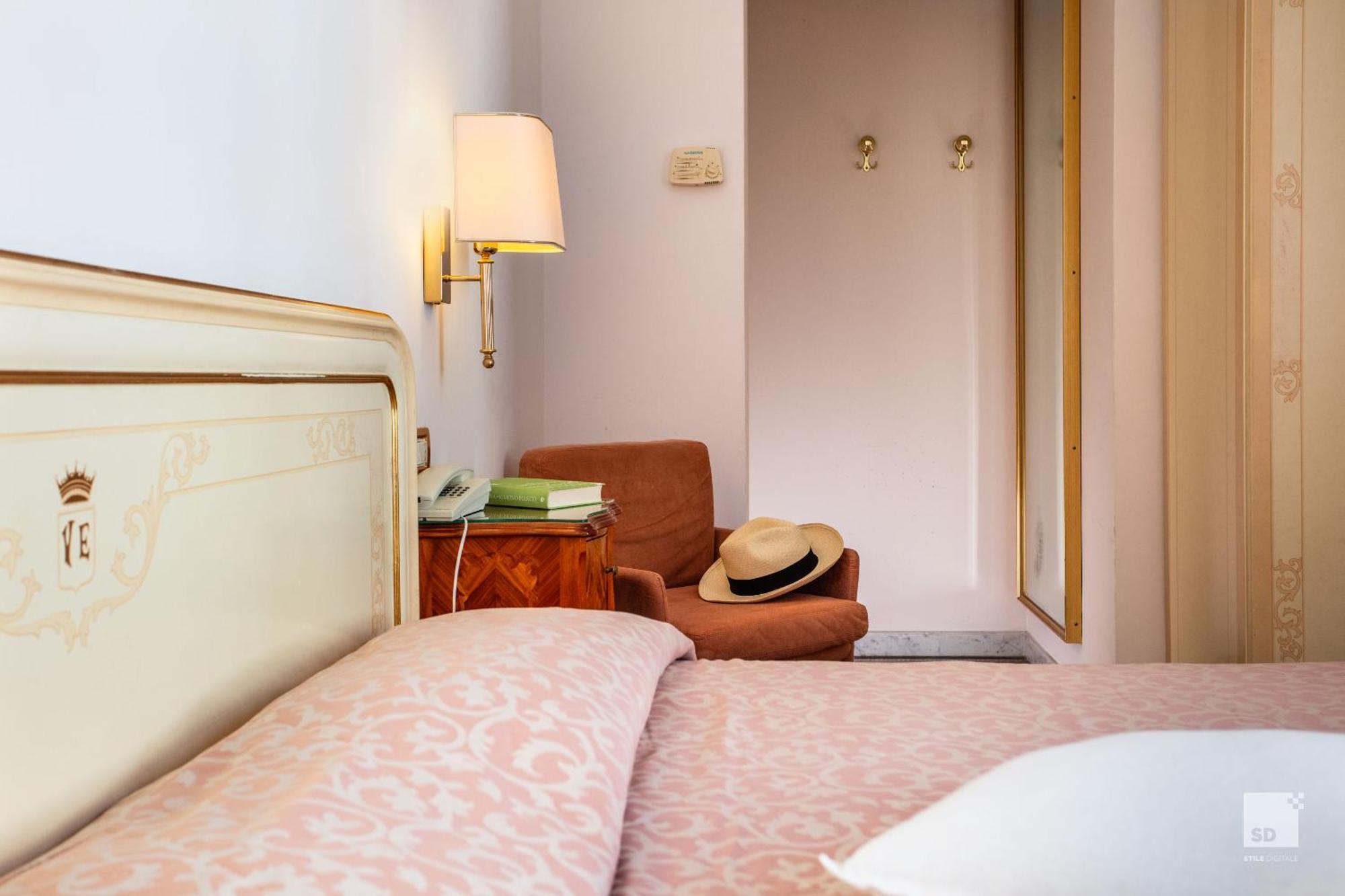Hotel Villa Elena ヴァラッツェ エクステリア 写真