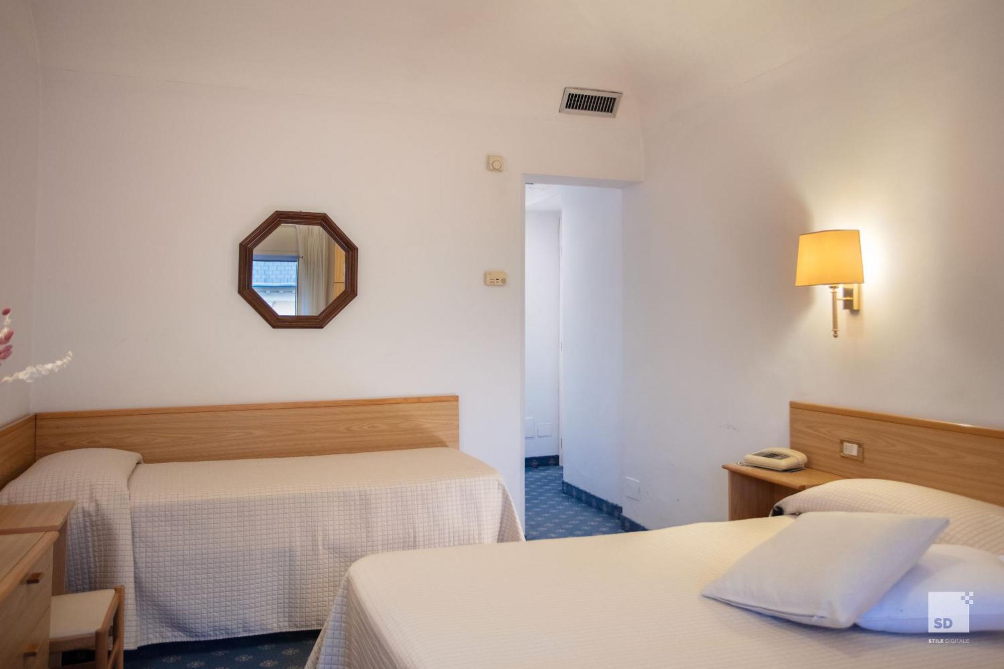 Hotel Villa Elena ヴァラッツェ エクステリア 写真
