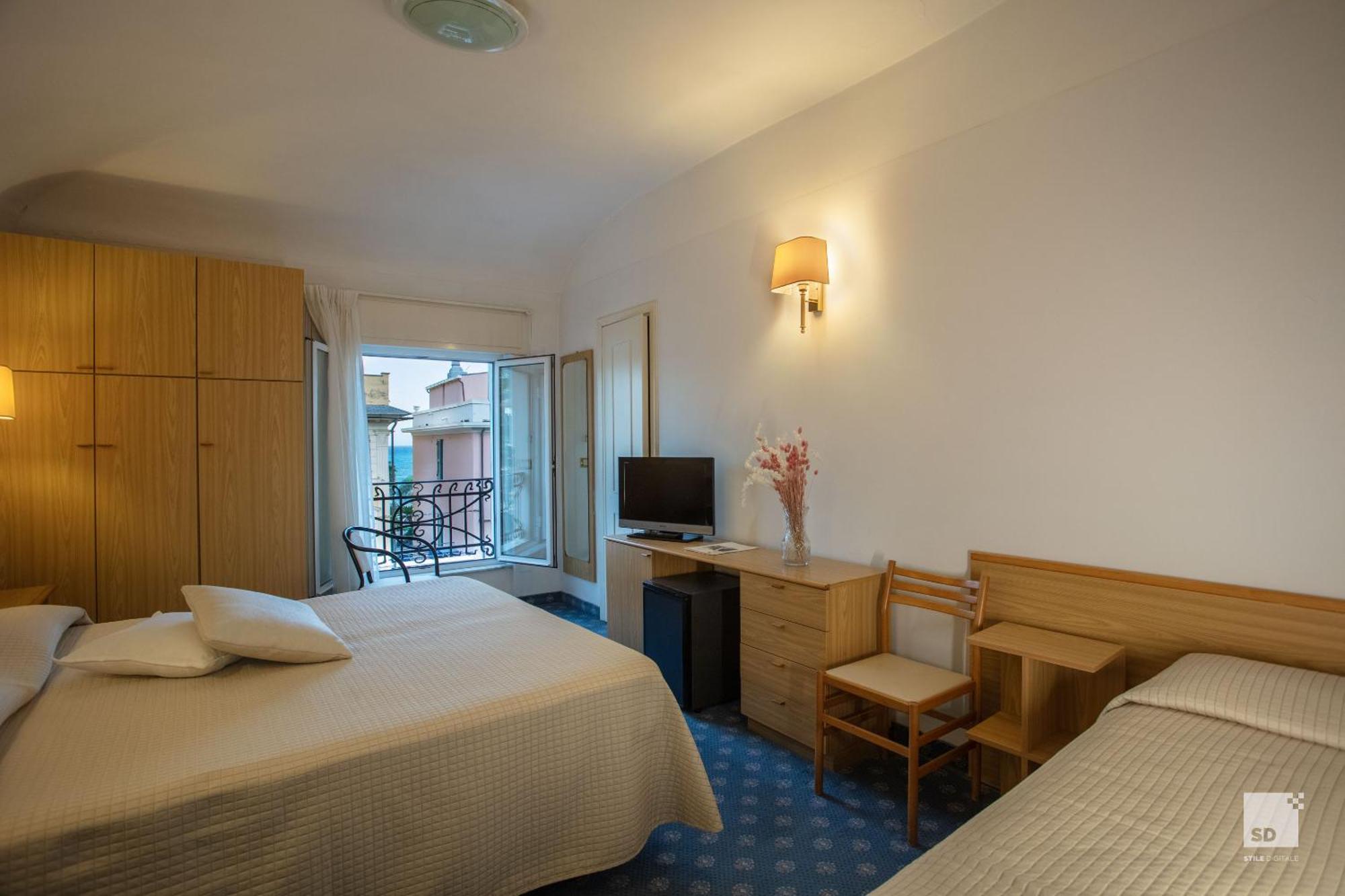 Hotel Villa Elena ヴァラッツェ エクステリア 写真