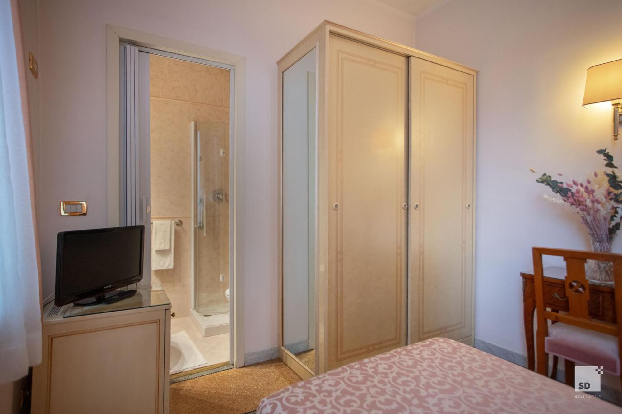 Hotel Villa Elena ヴァラッツェ エクステリア 写真